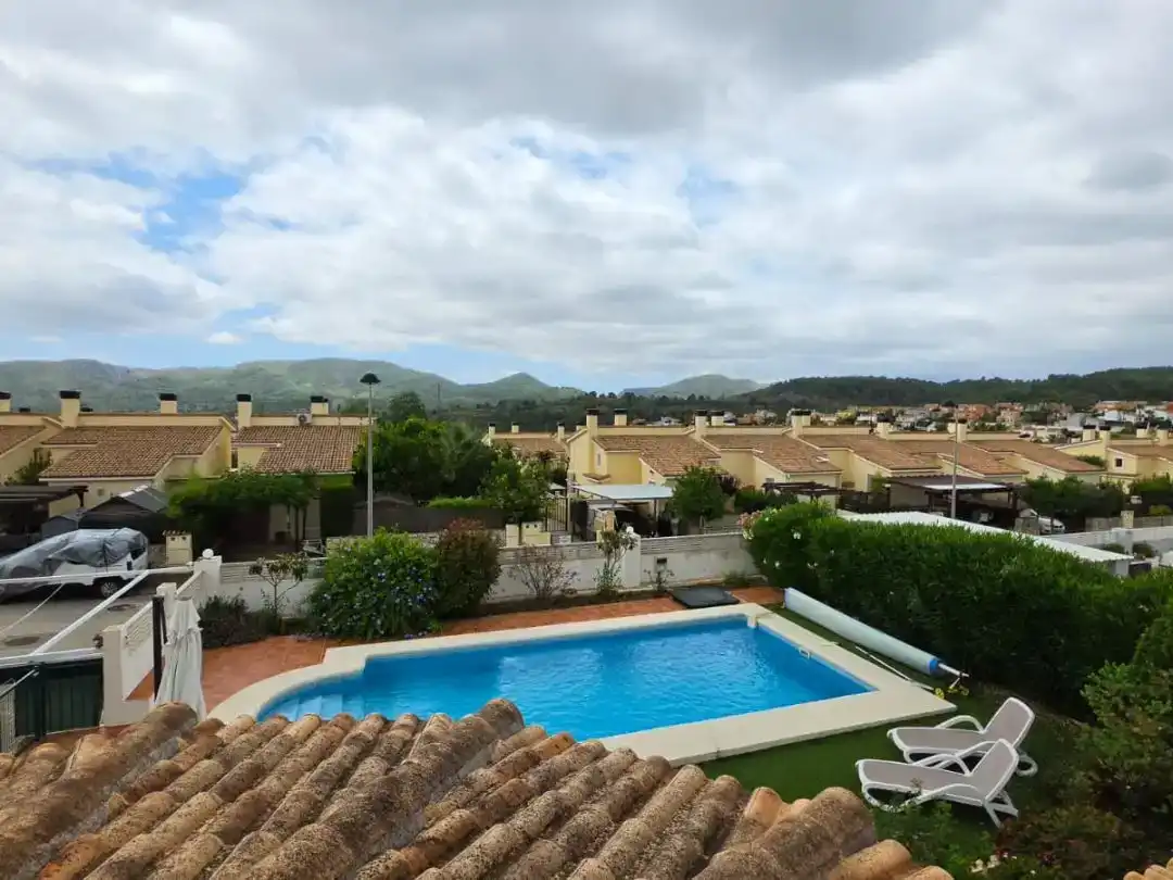 Schwimmbecken von Wohnung zur Miete in Gata de Gorgos mit Klimaanlage, Privatgarten und Schwimmbad