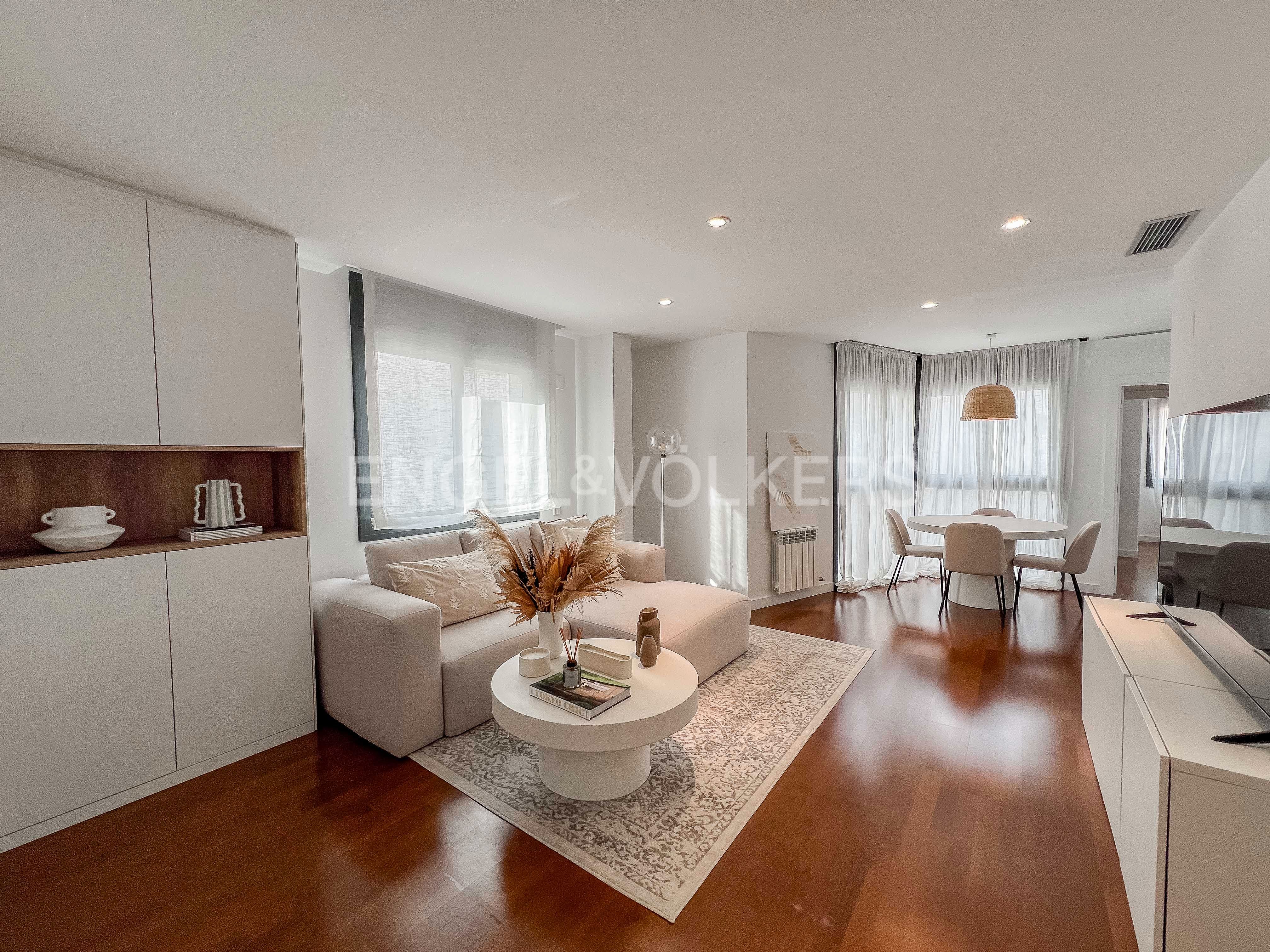 Sala d'estar de Apartament de lloguer en  Barcelona Capital amb Aire condicionat, Calefacció i Parquet