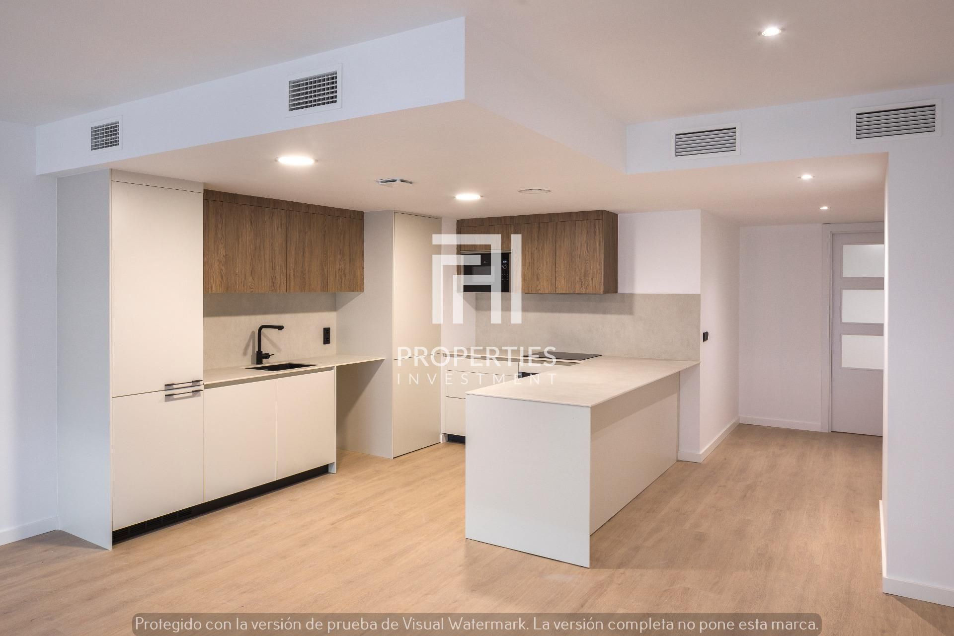 Kitchen of Flat for sale in L'Hospitalet de Llobregat  with Air Conditioner, Heating and Terrace