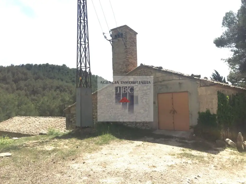 Vista exterior de Finca rústica en venda en Alcoy / Alcoi amb Traster, Piscina i Balcó