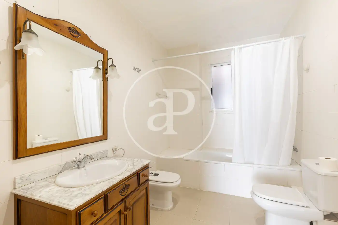 Badezimmer von Wohnung zur Miete in Valencia mit Klimaanlage und Heizung