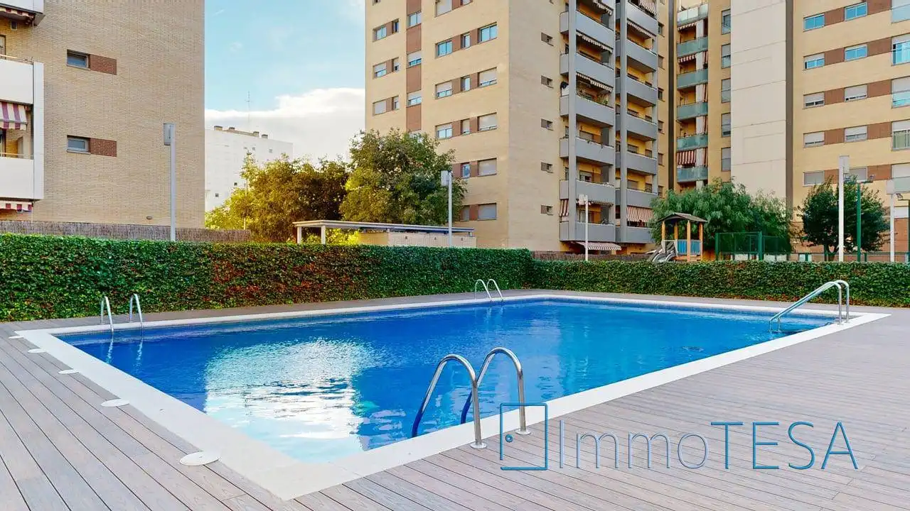 Swimming pool of Flat for sale in Barberà del Vallès  with Air Conditioner, Heating and Parquet flooring