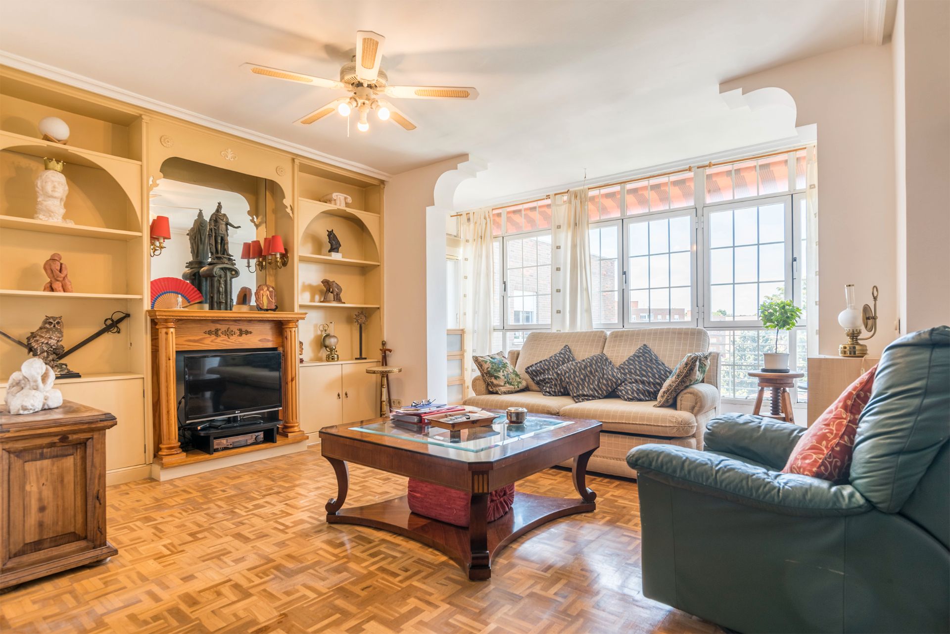 Living room of Flat for sale in  Madrid Capital