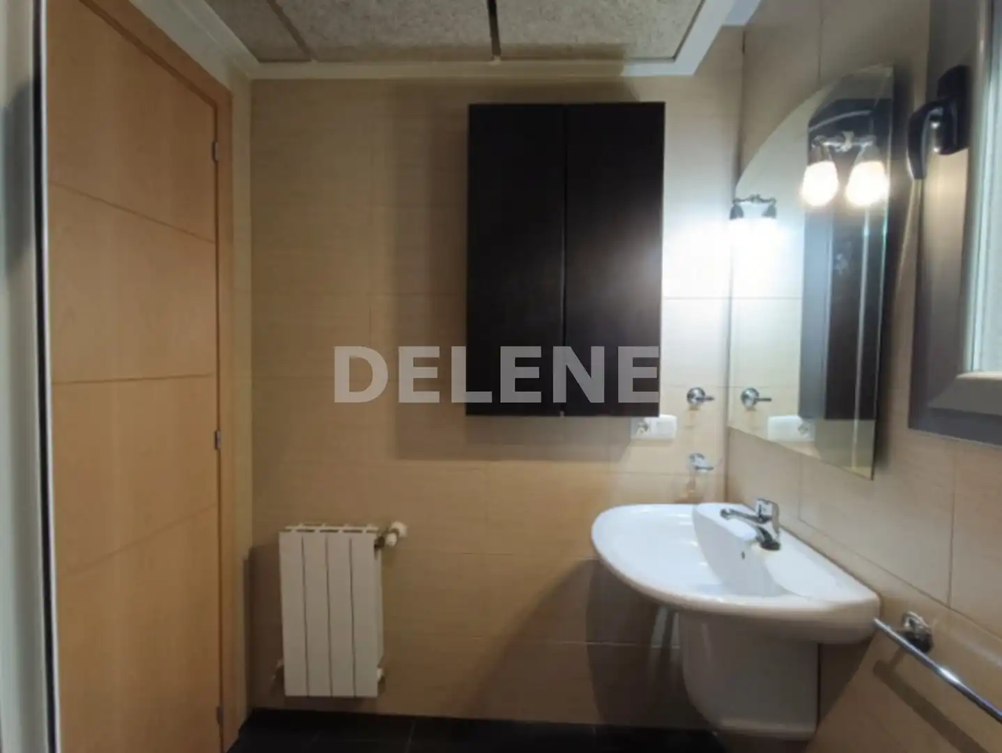 Bathroom of Flat for sale in Hellín  with Air Conditioner, Heating and Parquet flooring