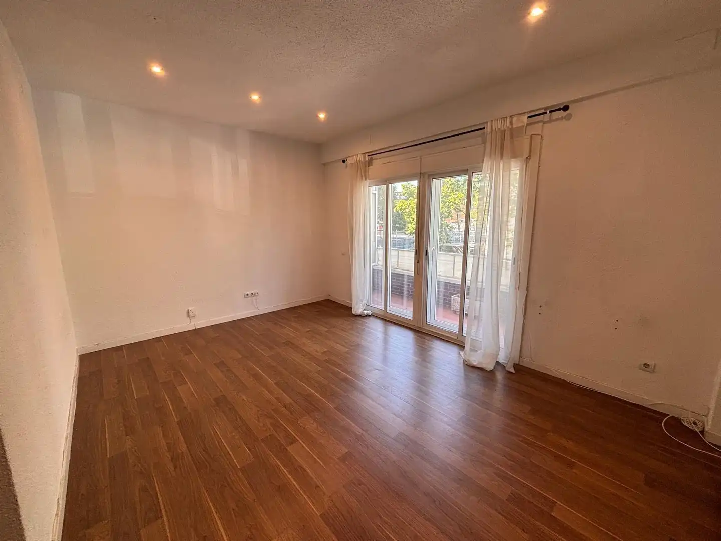 Wohnzimmer von Wohnung zur Miete in Madrid mit Heizung, Parkett und Terrasse