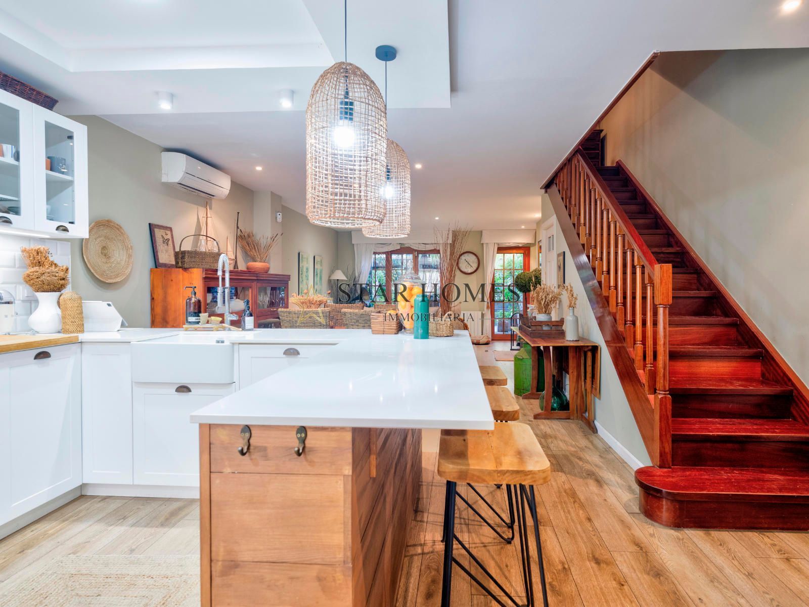 Kitchen of Single-family semi-detached for sale in Badalona  with Air Conditioner, Heating and Parquet flooring