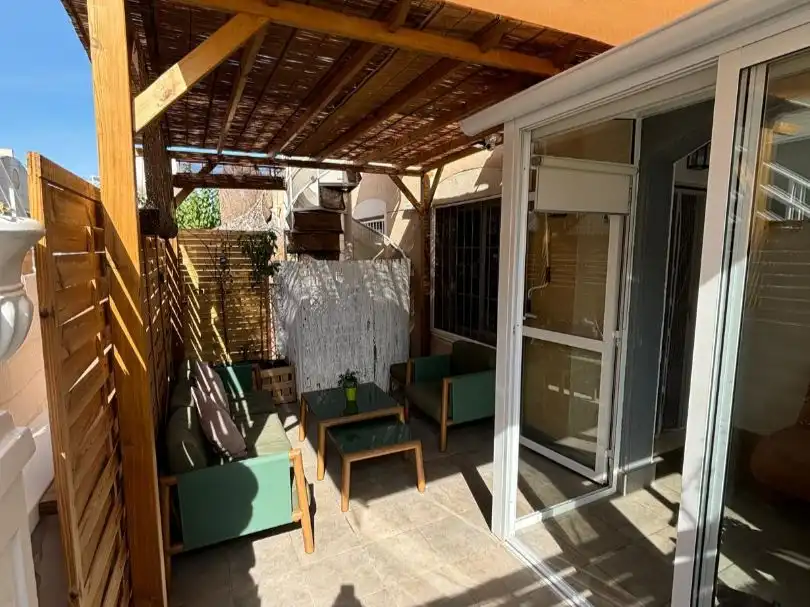 Semi-detached house with pool for sale in Avenida Laguna Azul 76, imagen 4
