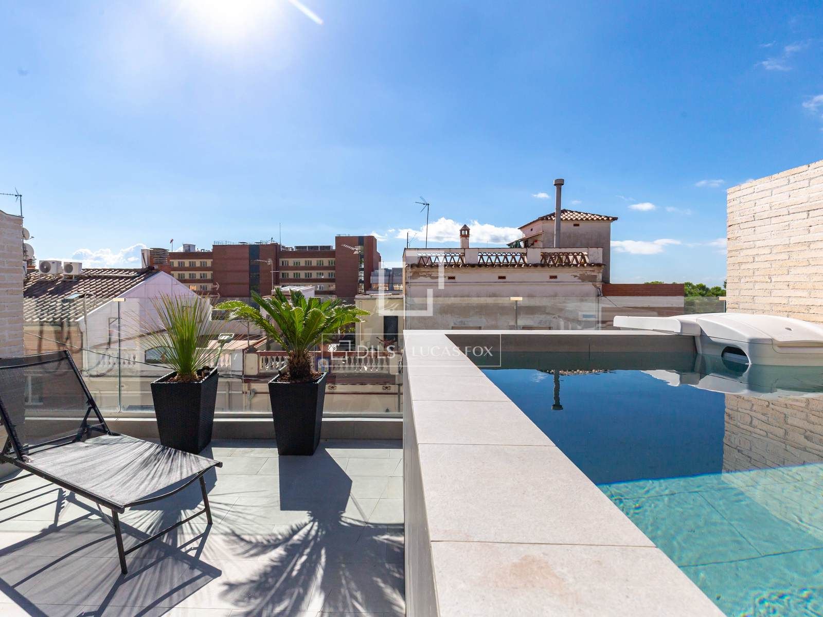 Swimming pool of House or chalet for sale in Esplugues de Llobregat  with Air Conditioner, Heating and Parquet flooring