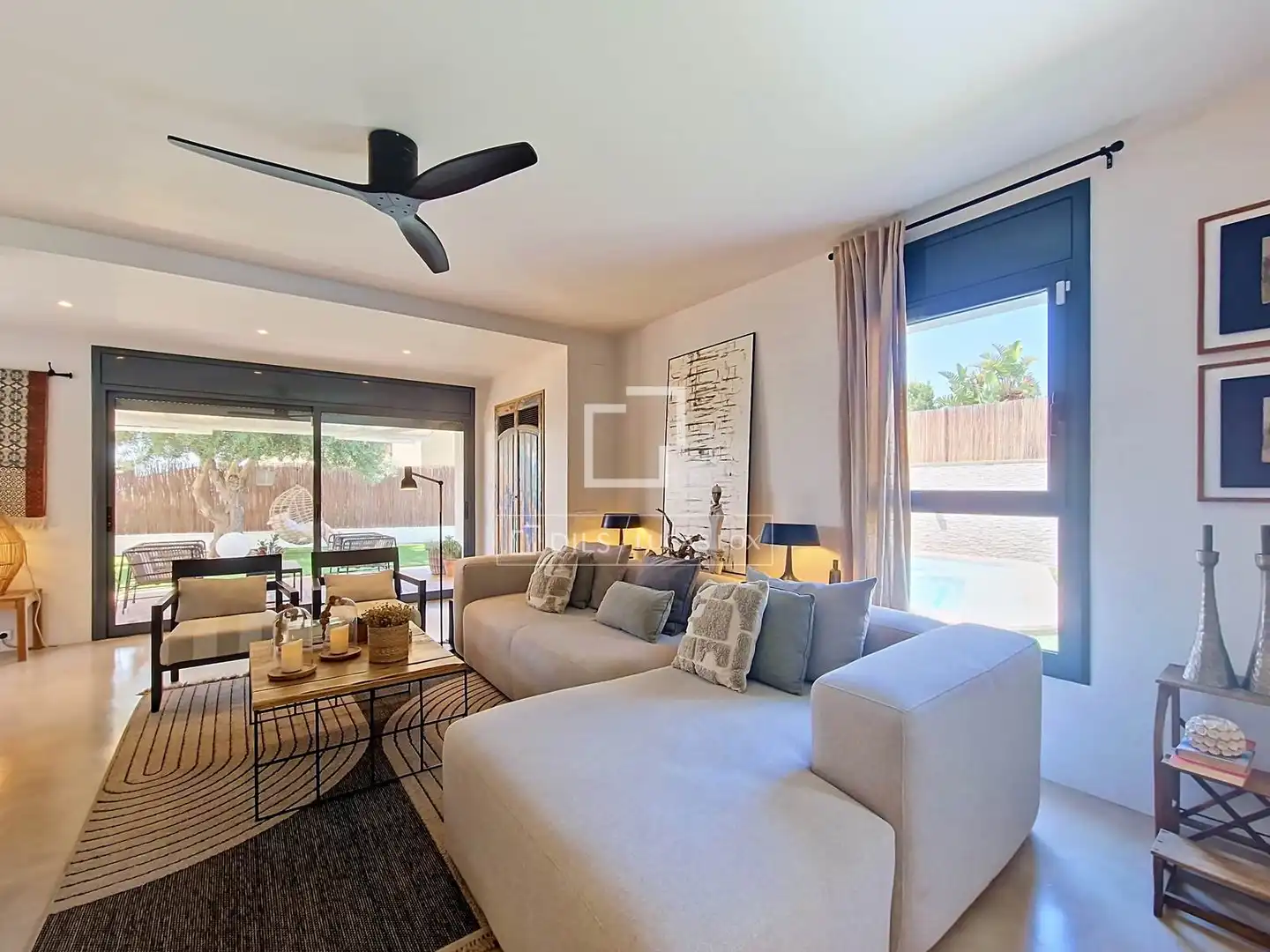 Sala d'estar de Casa o xalet en venda en Calafell amb Aire condicionat, Calefacció i Jardí privat