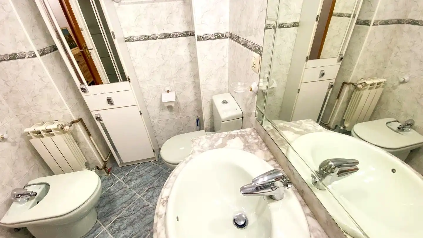 Badezimmer von Wohnung zur Miete in Arganzuela