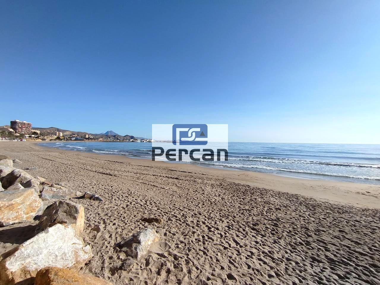 Vista exterior de Pis de lloguer en El Campello amb Calefacció, Moblat i Balcó