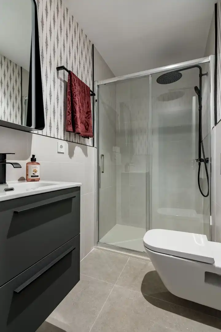 Bathroom of Apartments for rent in Madrid  with Air Conditioner, Heating and Furnished