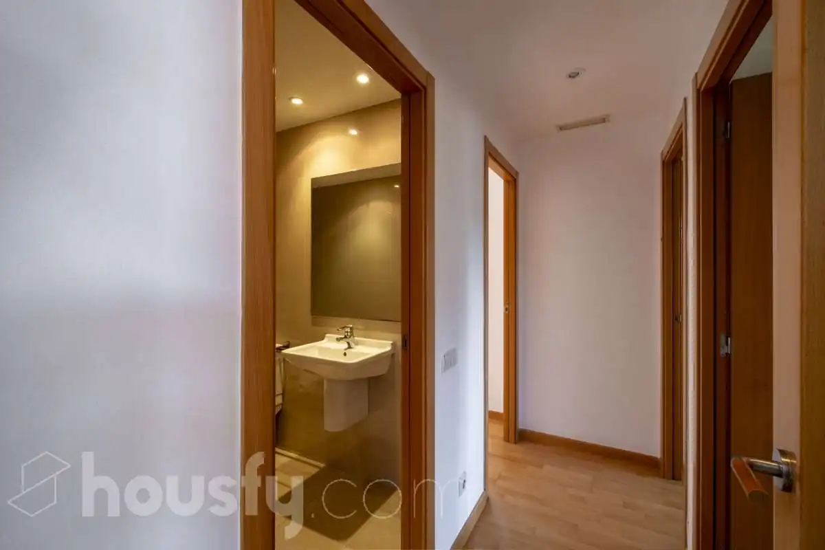 Bathroom of Flat for sale in Sant Cugat del Vallès  with Air Conditioner, Heating and Private garden