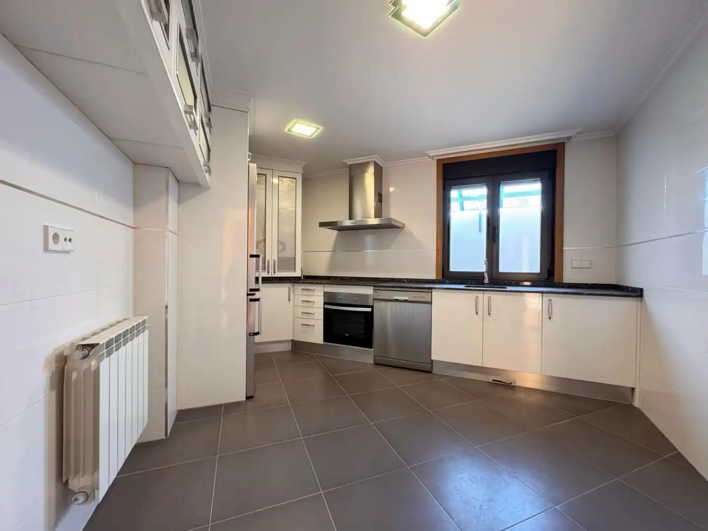 Küche von Wohnung zum Verkauf in Pontevedra Capital  mit Heizung