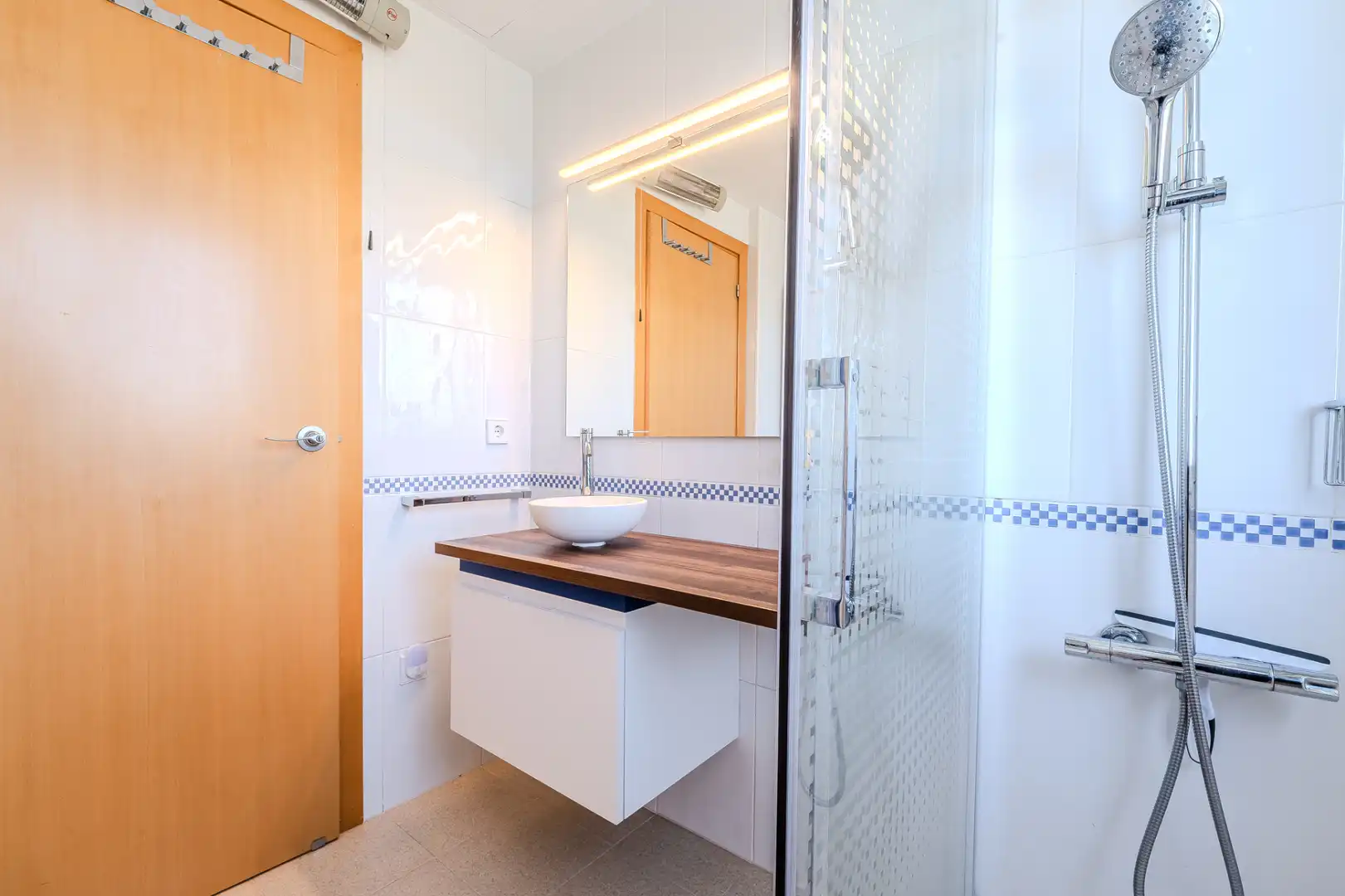 Baño de Piso en venta en L'Ampolla con Aire acondicionado, Calefacción y Jardín privado