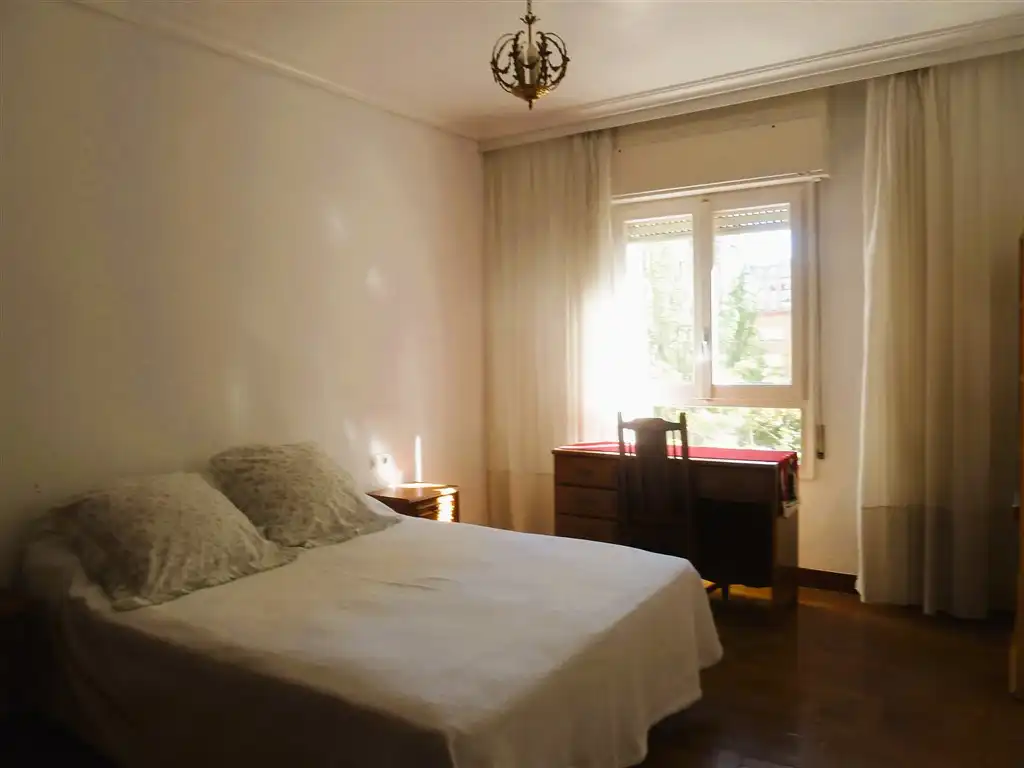 Habitación de Piso en venta en  Pamplona / Iruña con Calefacción, Parquet y Terraza