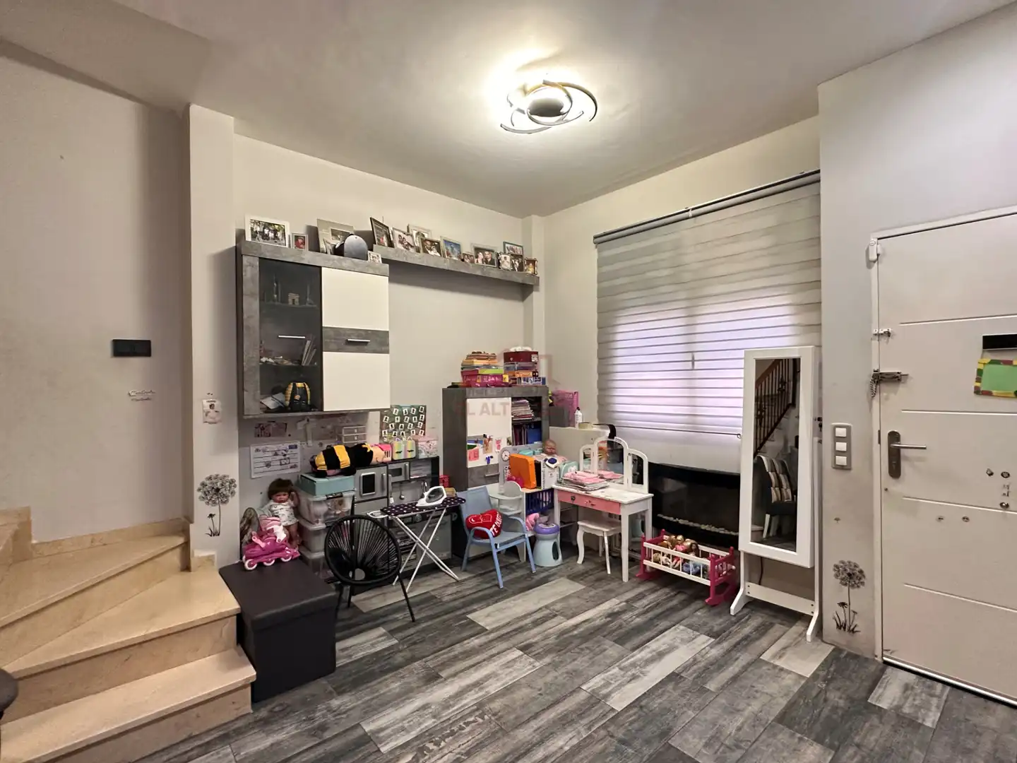 Maisonette zum Verkauf in Elche / Elx mit Klimaanlage, Terrasse und Abstellraum