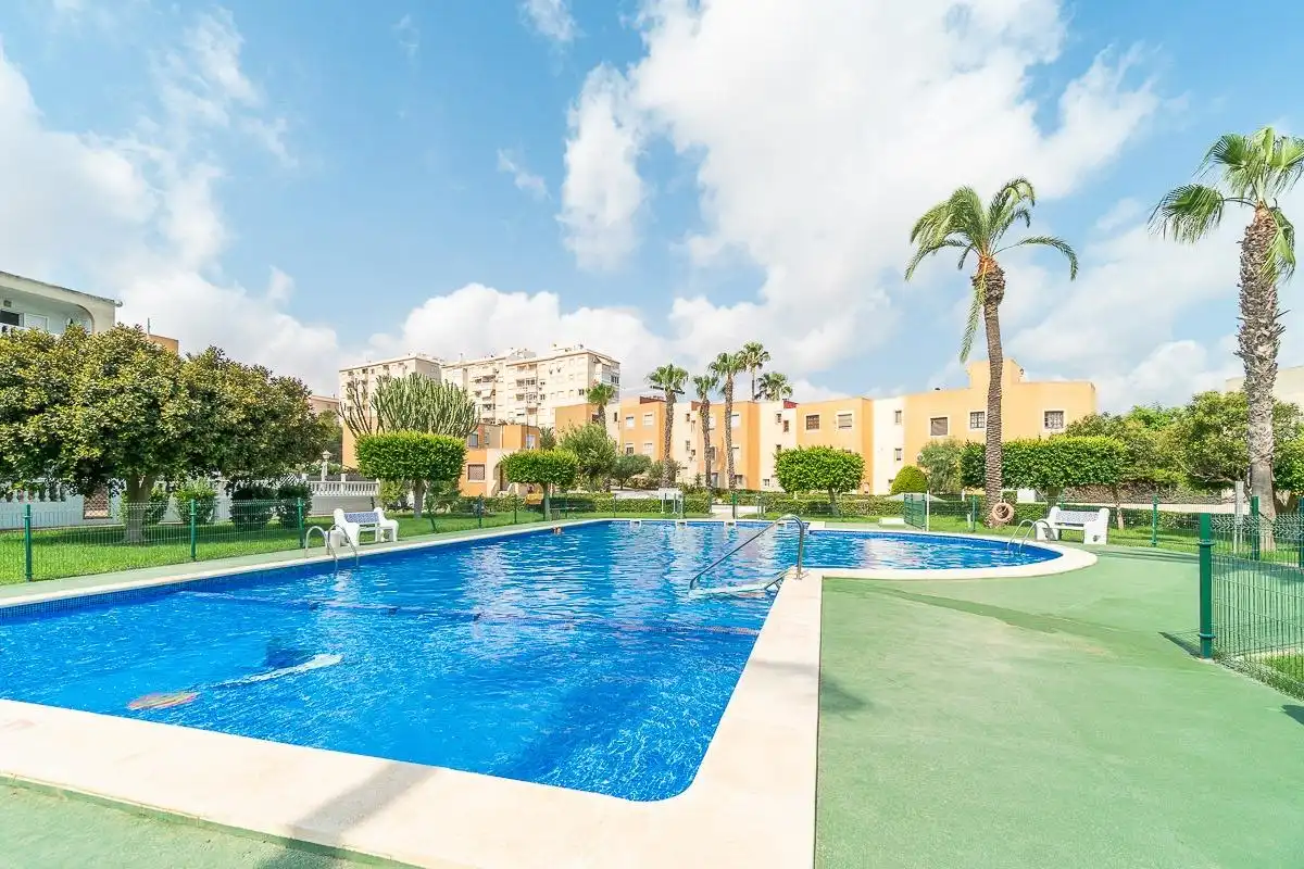 Bungalow amb terrassa en venda a Nueva Torrevieja - Aguas Nuevas