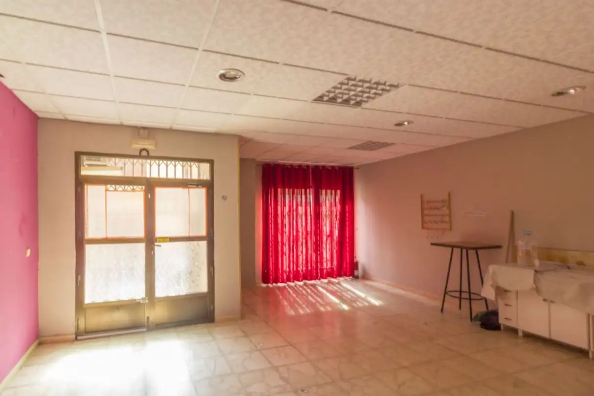 Commercial properties for sale in Yepes  with Air Conditioner