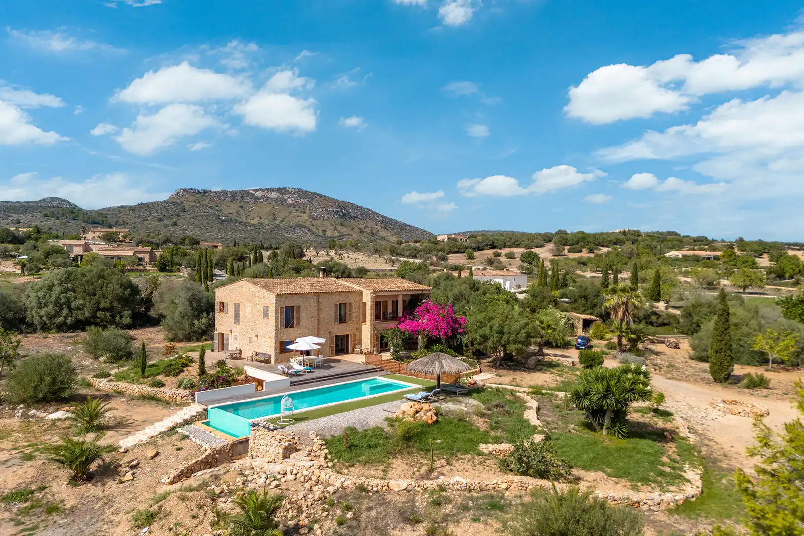 Vista exterior de Finca rústica en venda en Sant Llorenç des Cardassar amb Aire condicionat, Terrassa i Moblat