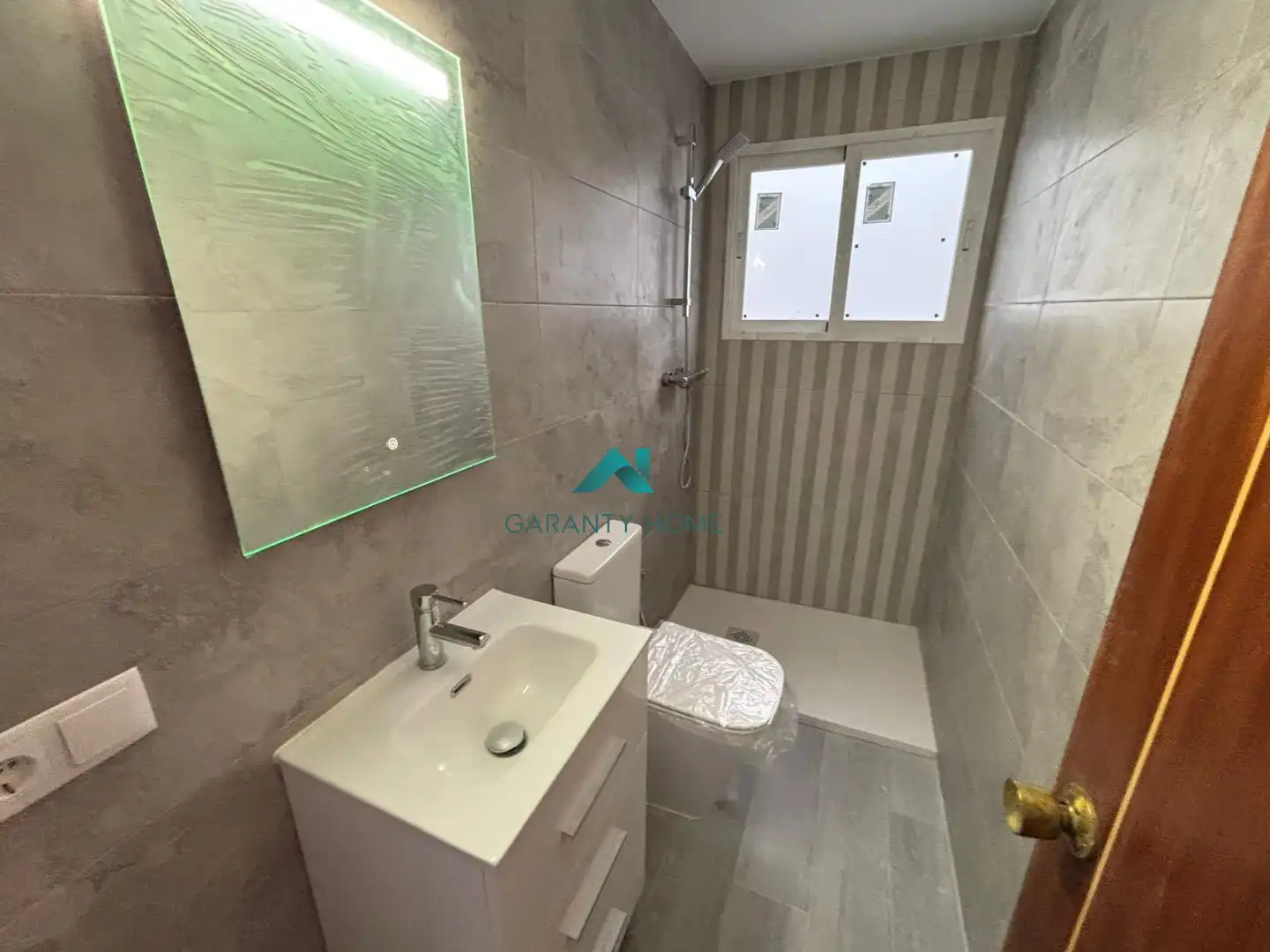 Bathroom of Flat for sale in Jaén  with Storage room, Furnished and Balcony