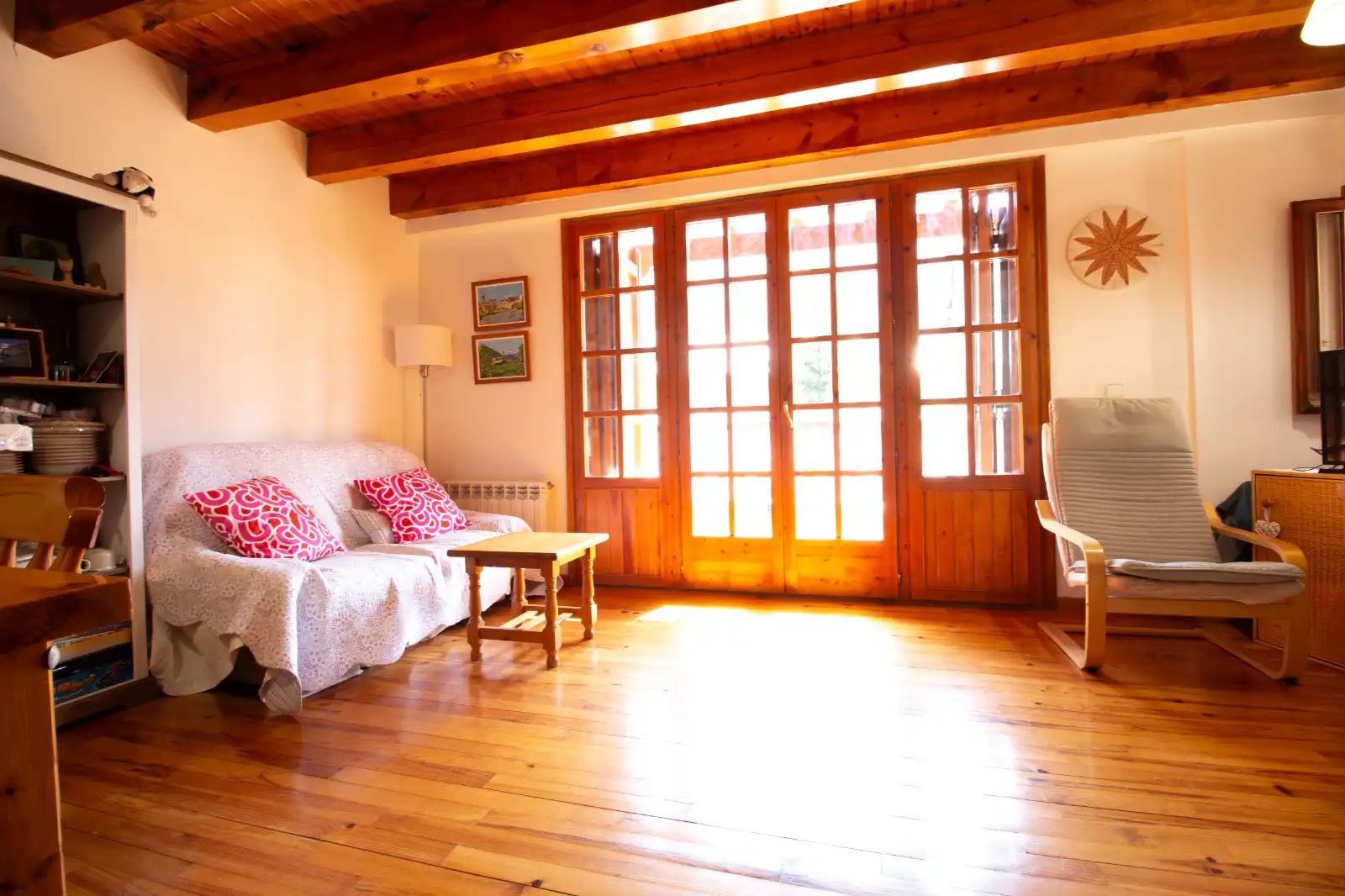 Sala d'estar de Casa adosada en venda en Sort amb Calefacció, Parquet i Balcó