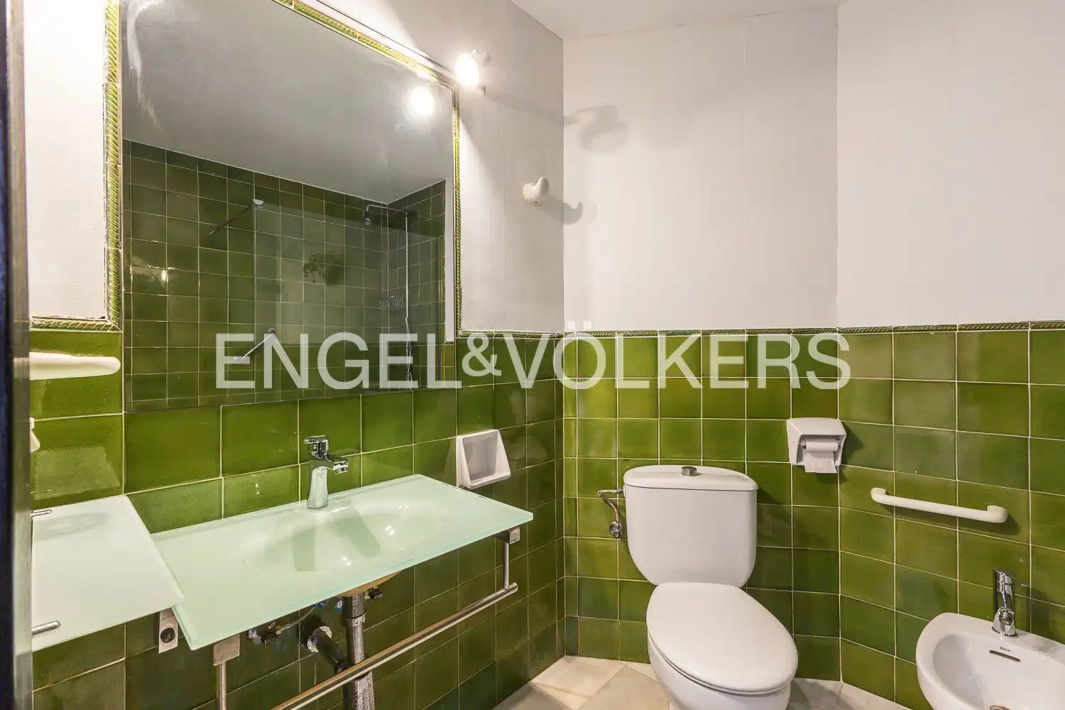 Baño de Piso en venta en Valencia con Aire acondicionado, Calefacción y Balcón