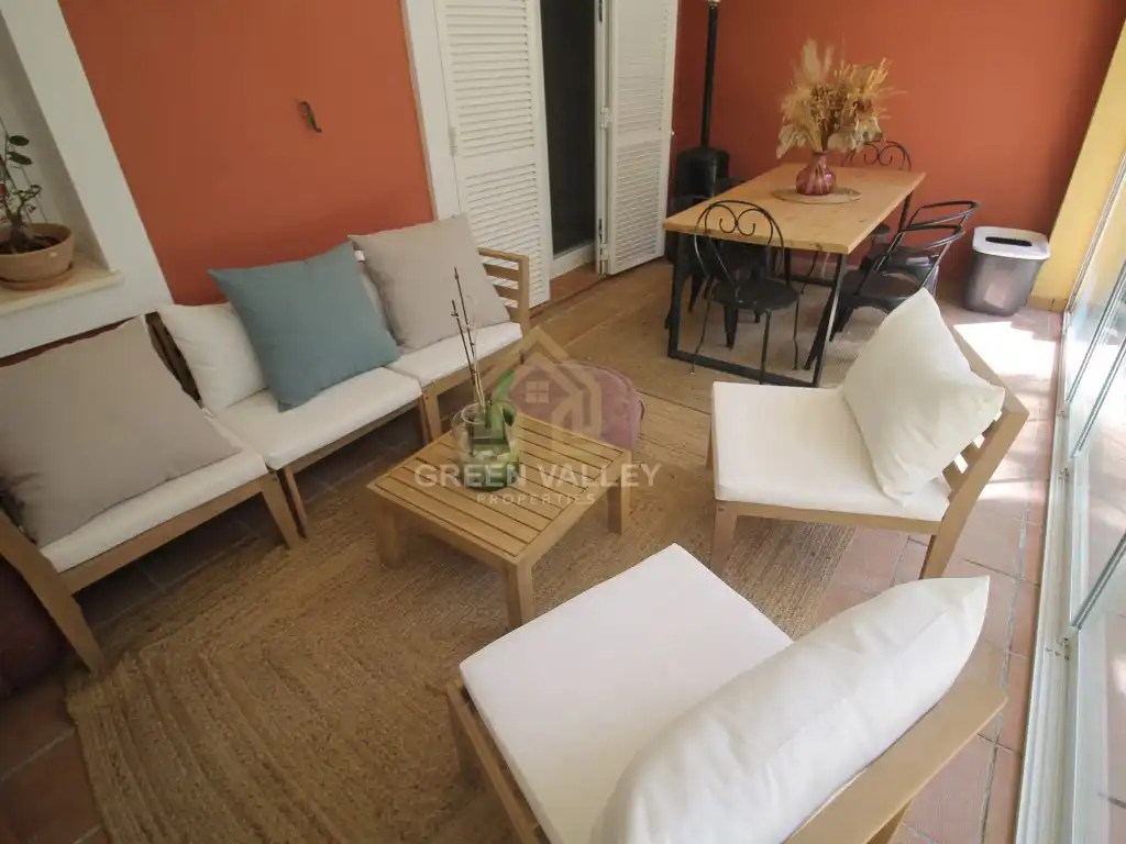 Wohnzimmer von Wohnungen zum Verkauf in Sotogrande mit Klimaanlage, Heizung und Privatgarten