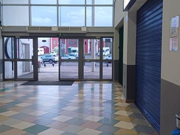 Local comercial en venda a Calle LEONARDO DA VINCI 32