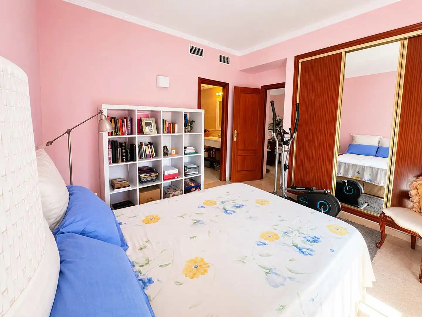 Habitación de Dúplex en venta en Manilva con Aire acondicionado, Calefacción y Terraza