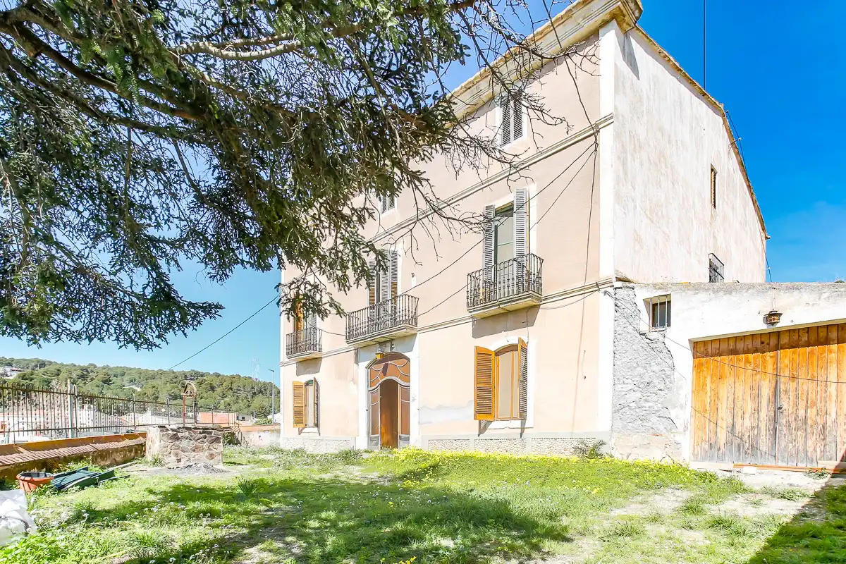 Außenansicht von Country house zum Verkauf in Subirats mit Privatgarten und Balkon