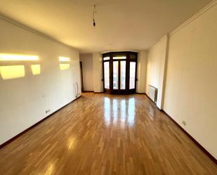 Living room of Flat for sale in Valdepeñas  with Air Conditioner, Heating and Parquet flooring