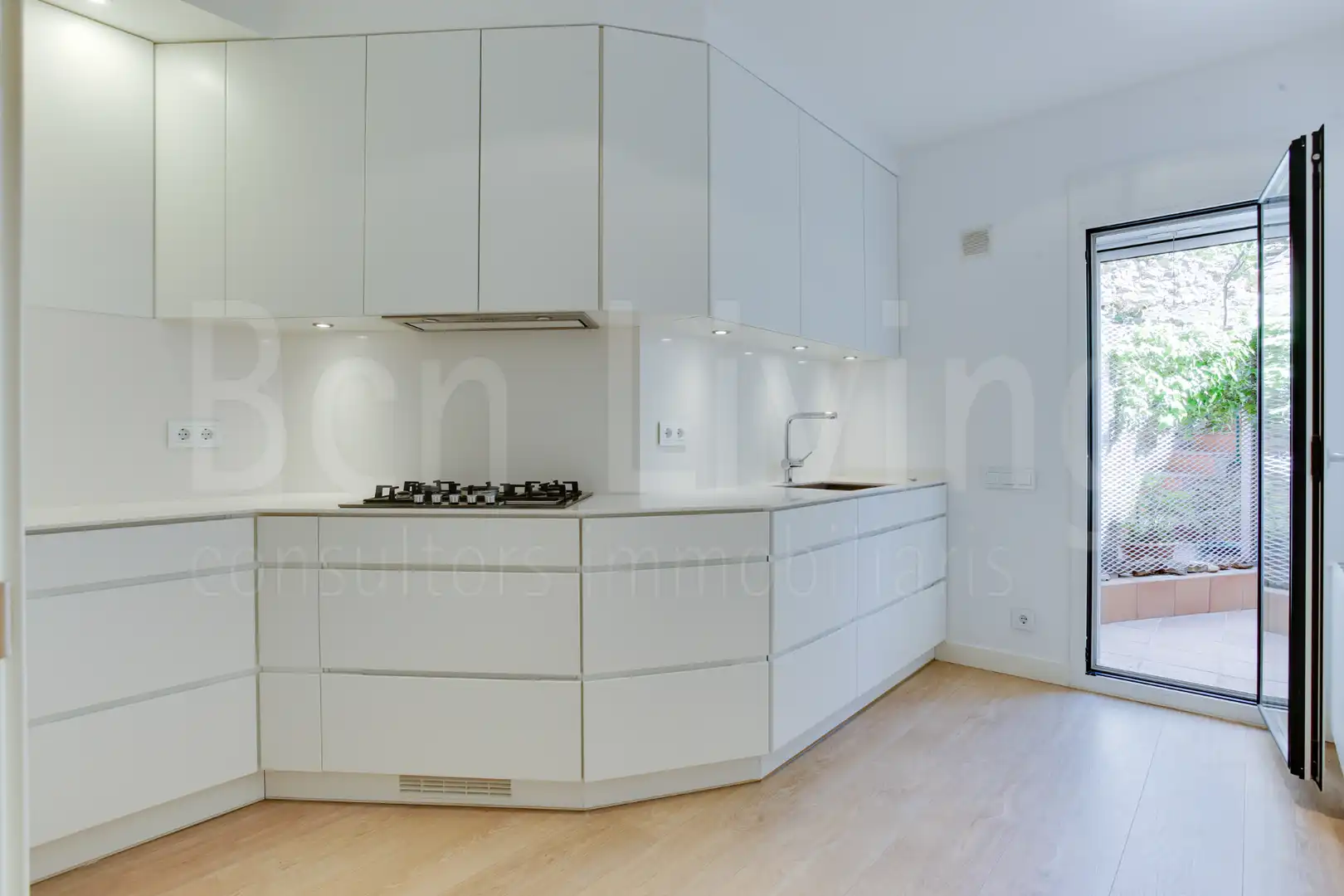 Cuina de Pis en venda en Barcelona amb Calefacció, Parquet i Terrassa