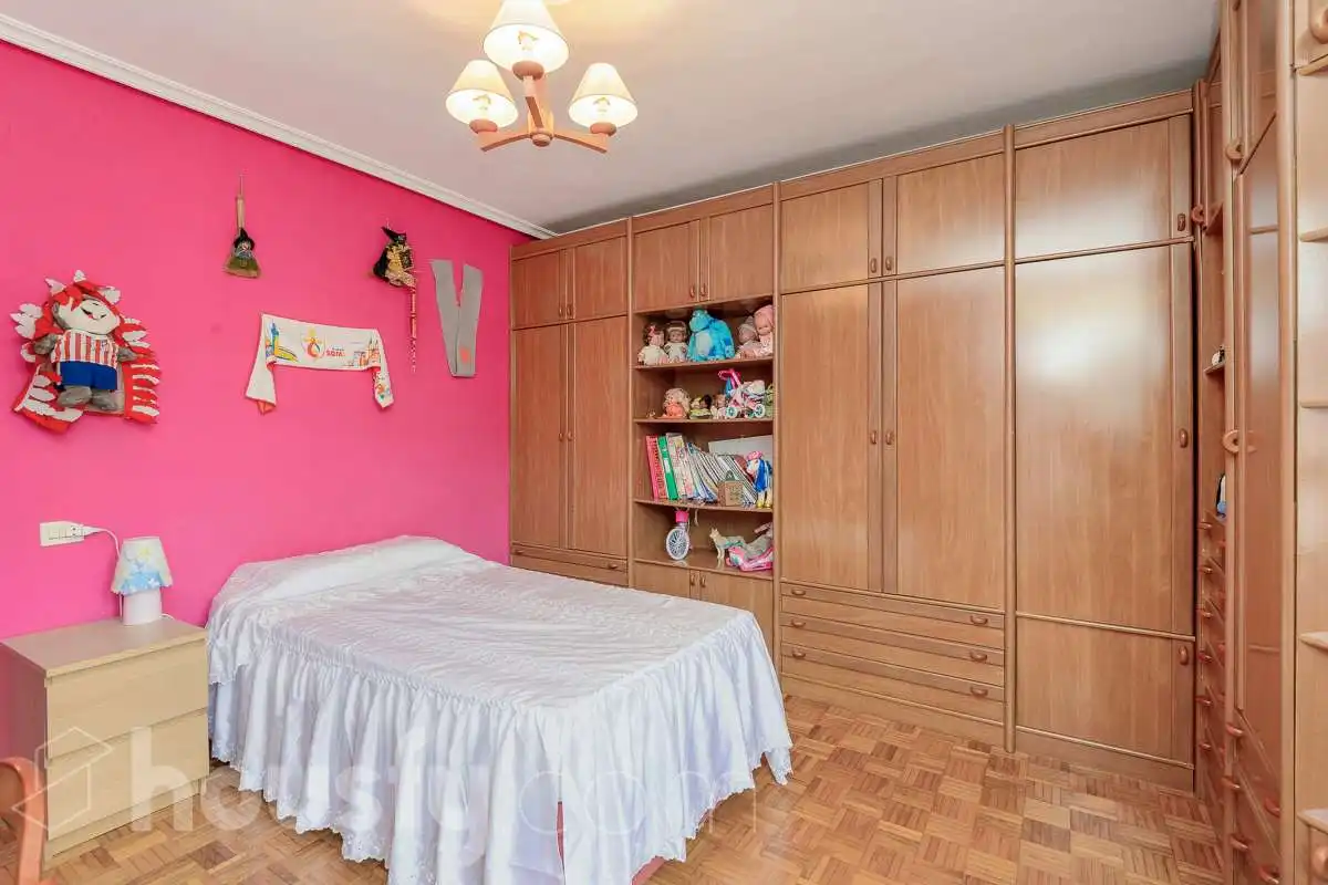 Flat for sale in Calle Mieres, Sama