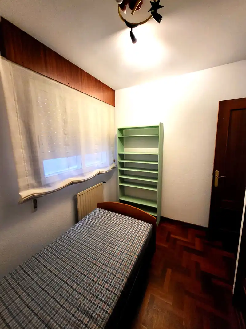 Bedroom of Flat for rent in Vigo   with Heating, Parquet flooring and Storage room