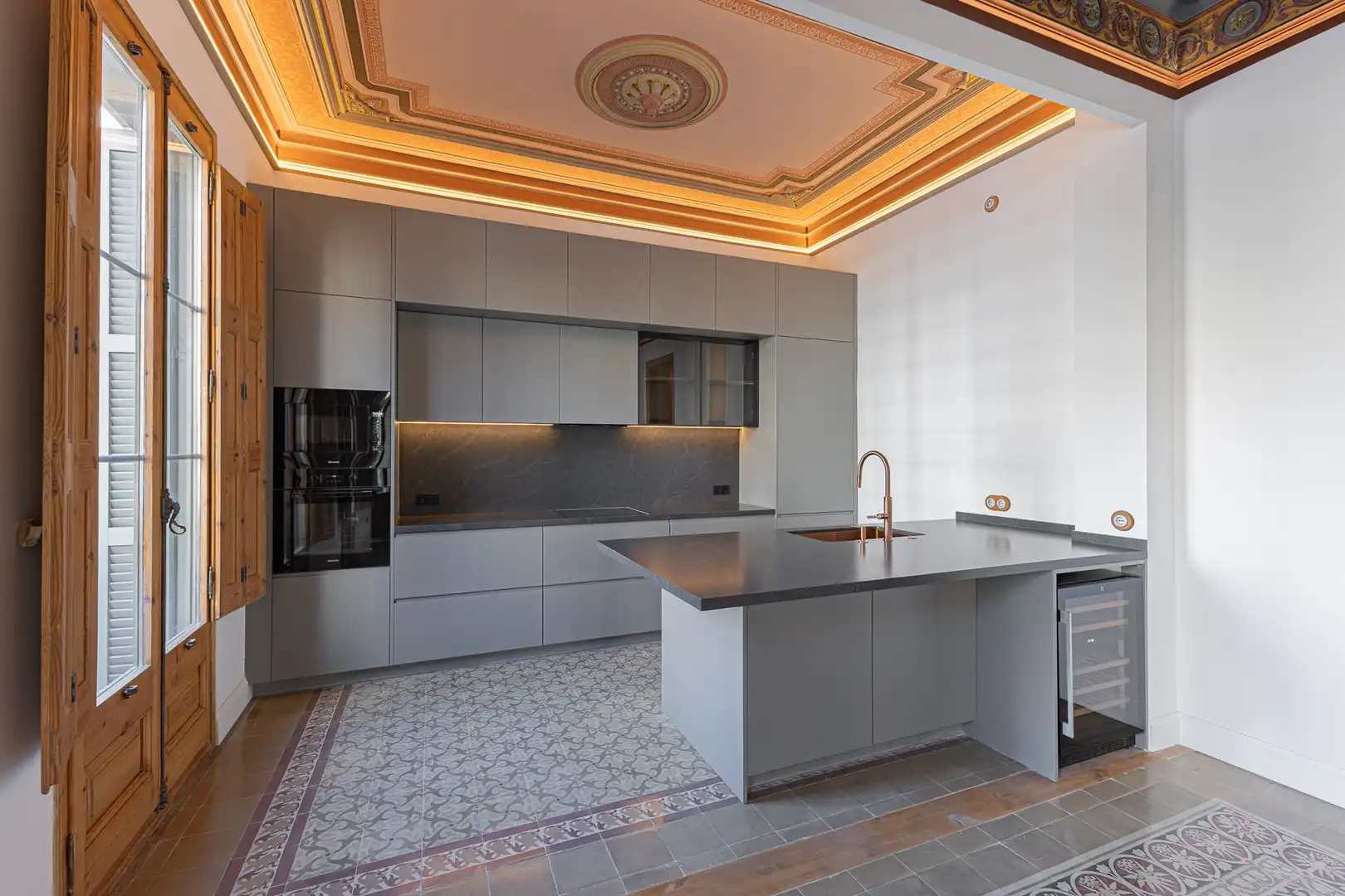 Küche von Wohnung zum Verkauf in Barcelona mit Klimaanlage, Heizung und Balkon