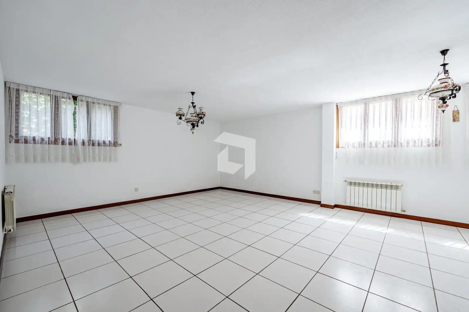 Sala d'estar de Casa adosada en venda en Pozuelo de Alarcón amb Aire condicionat, Calefacció i Jardí privat