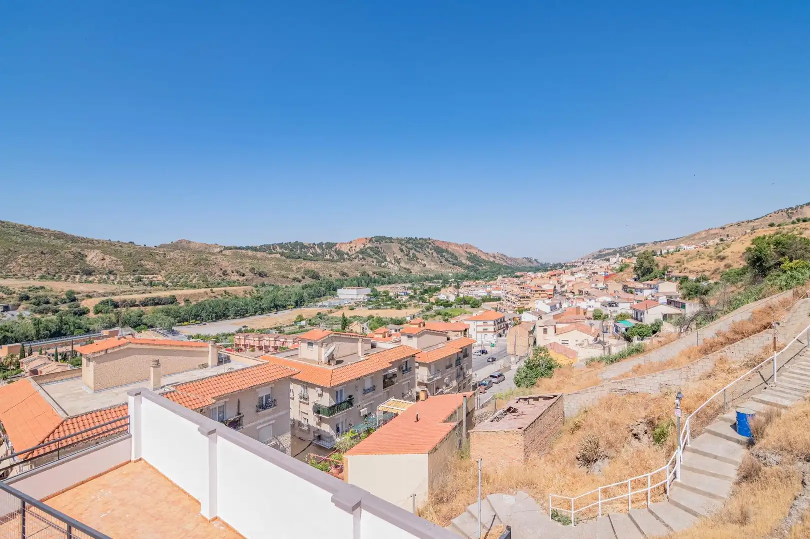 Vista exterior de Pis en venda en Pinos Genil amb Aire condicionat, Calefacció i Balcó