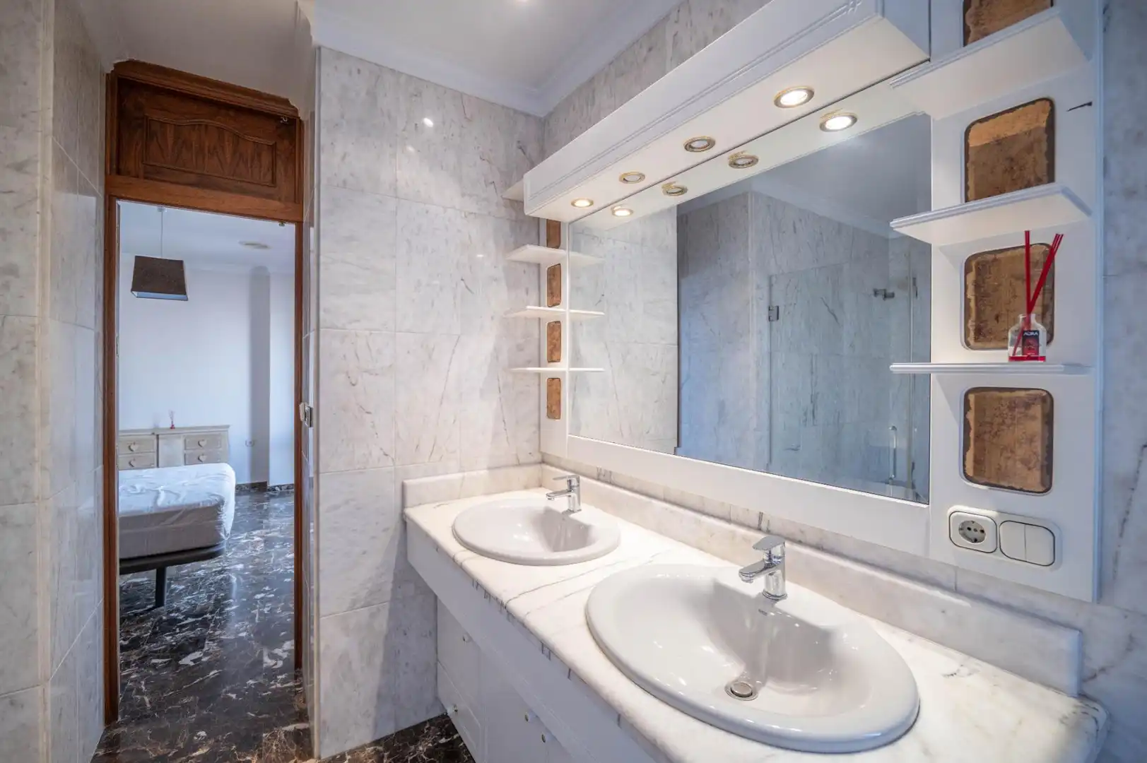 Badezimmer von Dachboden zum Verkauf in Maracena