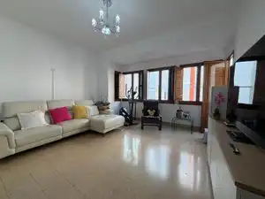 Sala d'estar de Pis en venda en Las Palmas de Gran Canaria amb Balcó