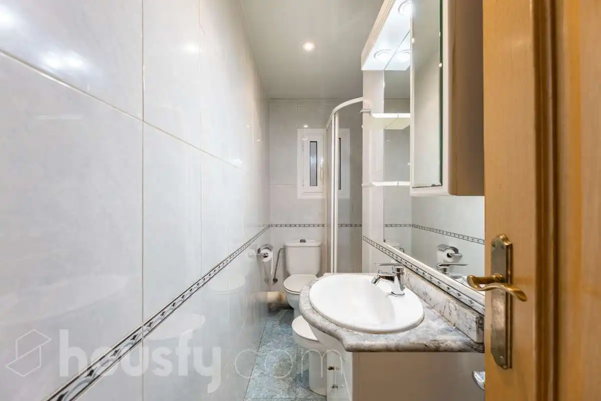 Badezimmer von Wohnung zum Verkauf in Barcelona mit Möbliert