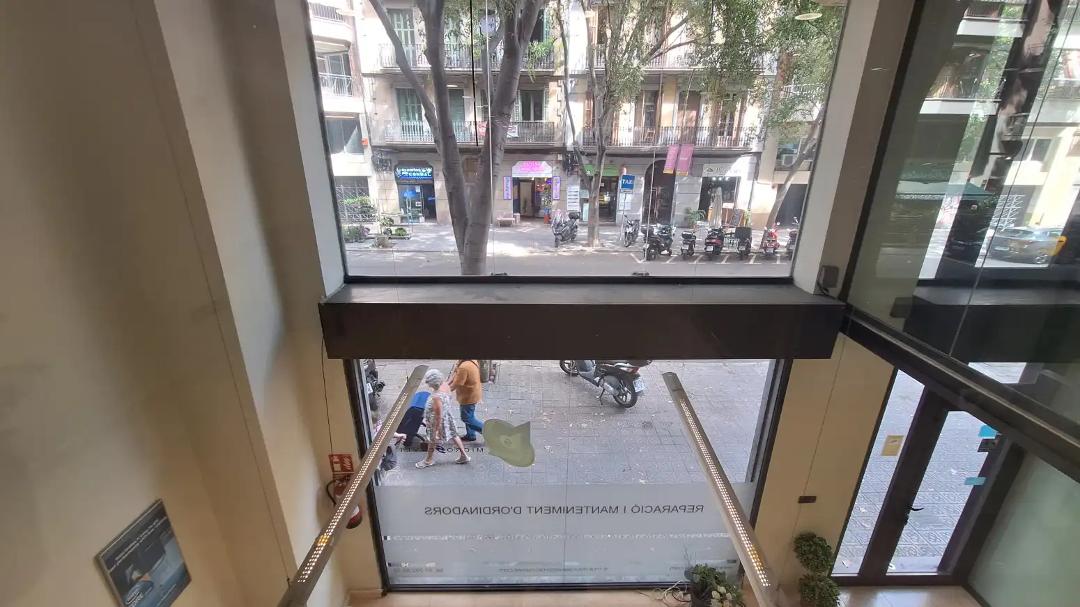 Local comercial en venda a Barcelona - CL VILADOMAT, imagen 7