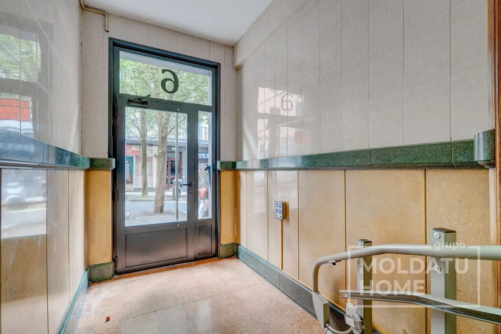 Piso en venta en Irun  con Calefacción, Trastero y Amueblado