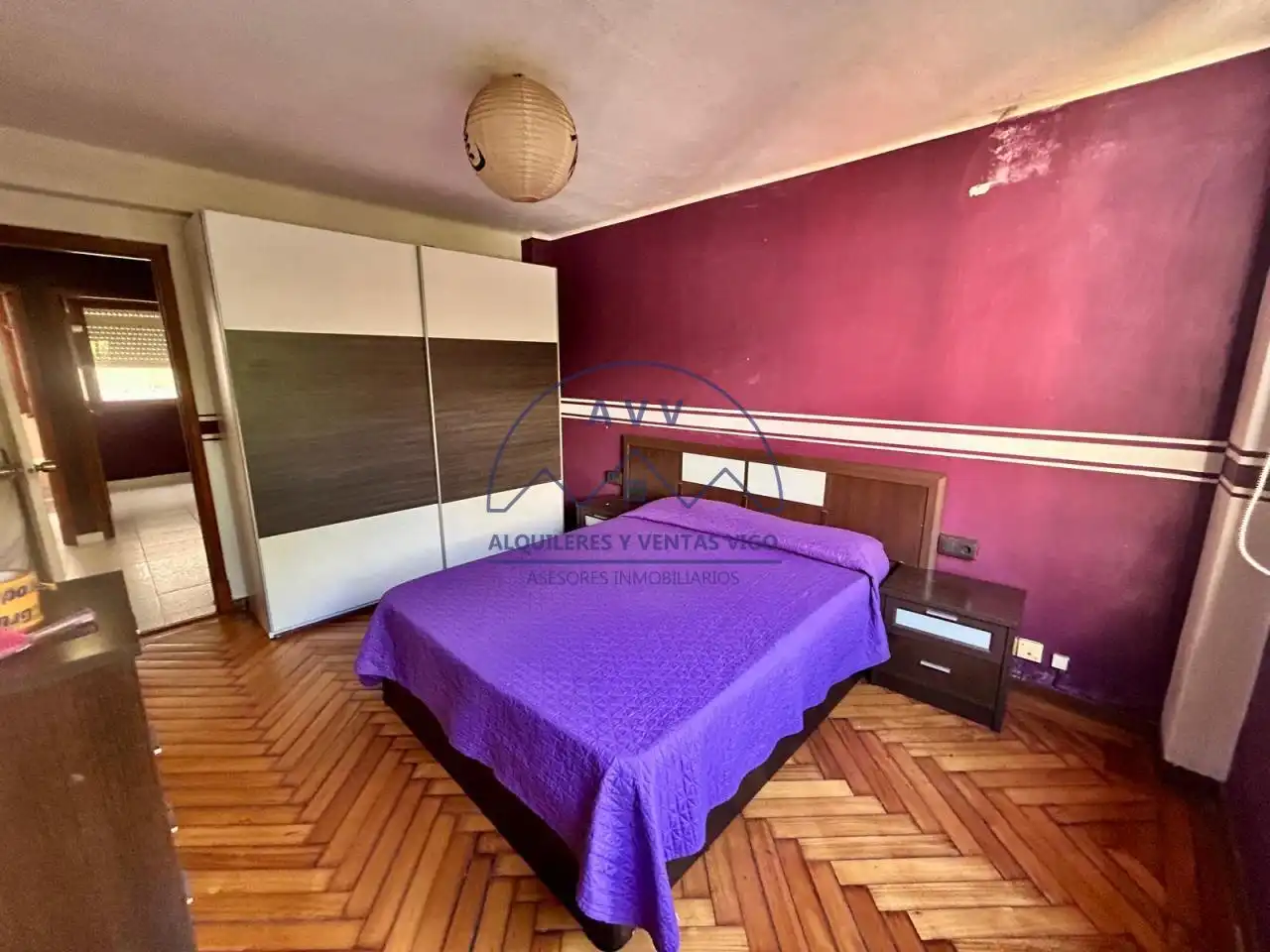 Dormitori de Pis en venda en Vigo  amb Parquet, Traster i Moblat