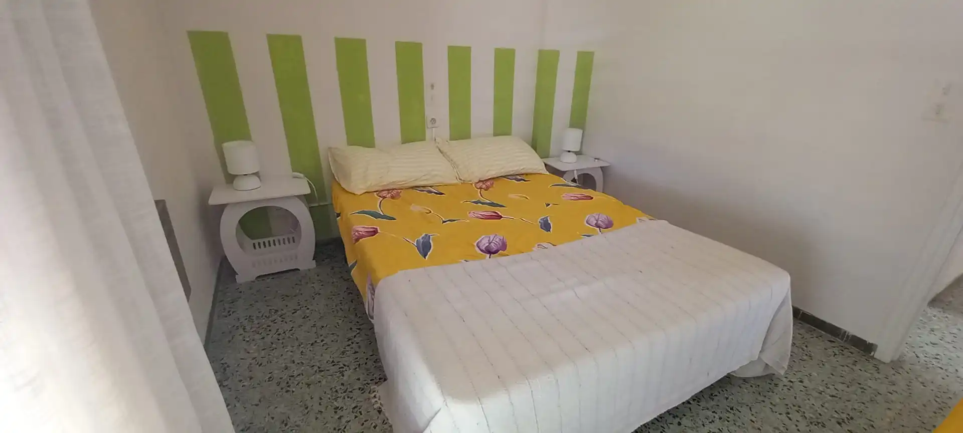 Dormitori de Apartament en venda en Roses amb Jardí privat