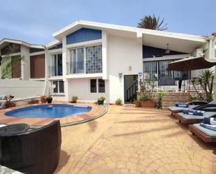 Vista exterior de Casa o xalet en venda en La Manga del Mar Menor amb Aire condicionat, Terrassa i Piscina