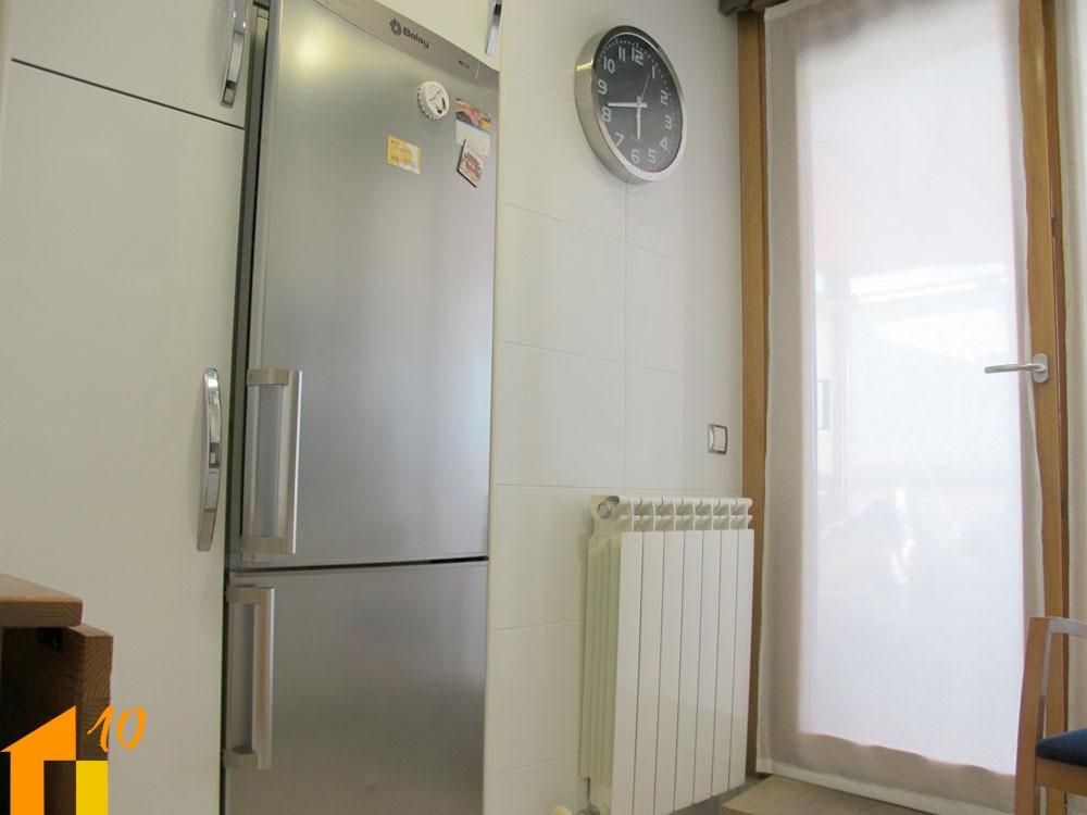 Cuina de Àtic en venda en Burgos Capital amb Calefacció i Terrassa