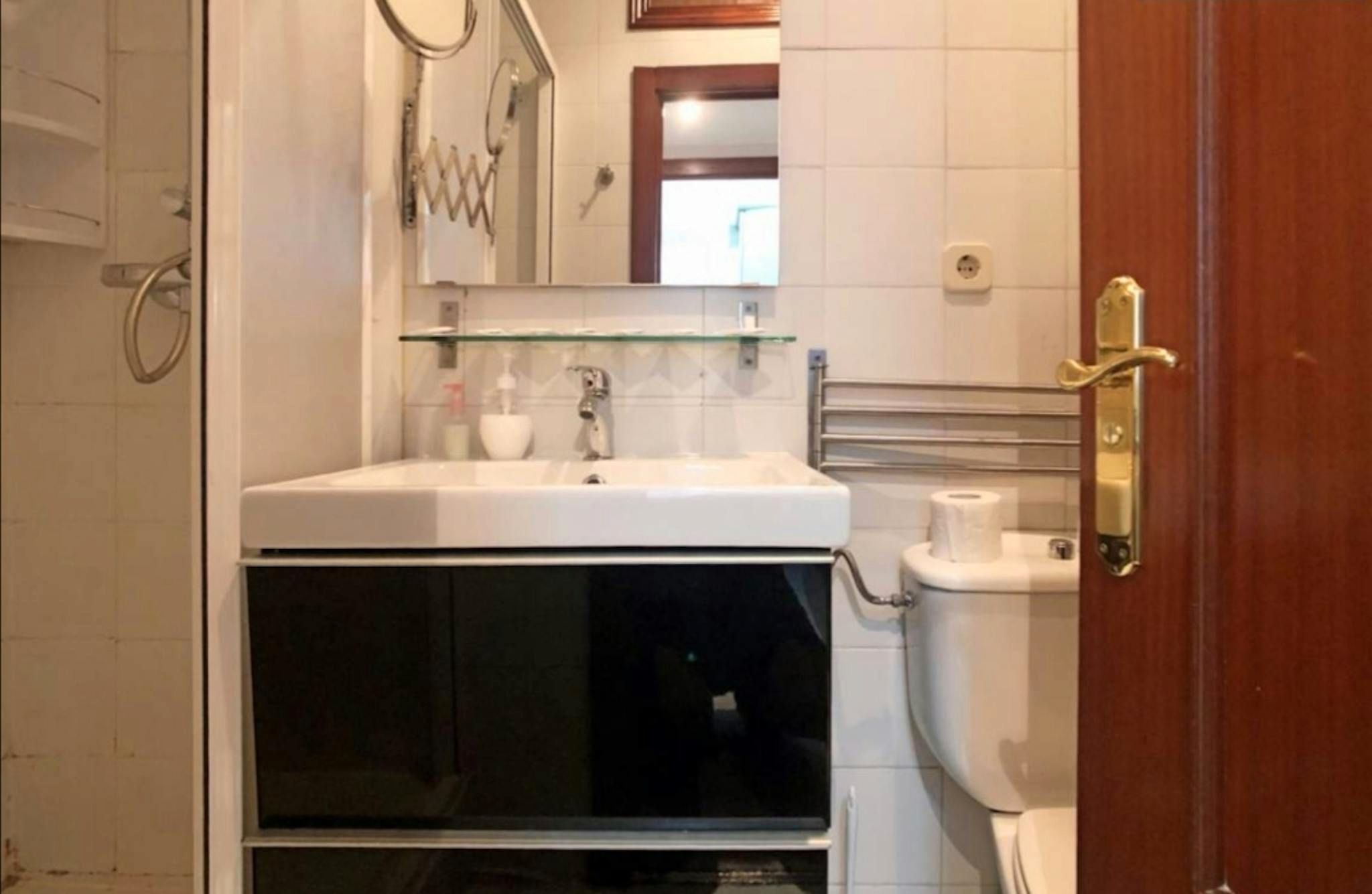 Bathroom of Flat to rent in  Madrid Capital  with Air Conditioner, Heating and Furnished