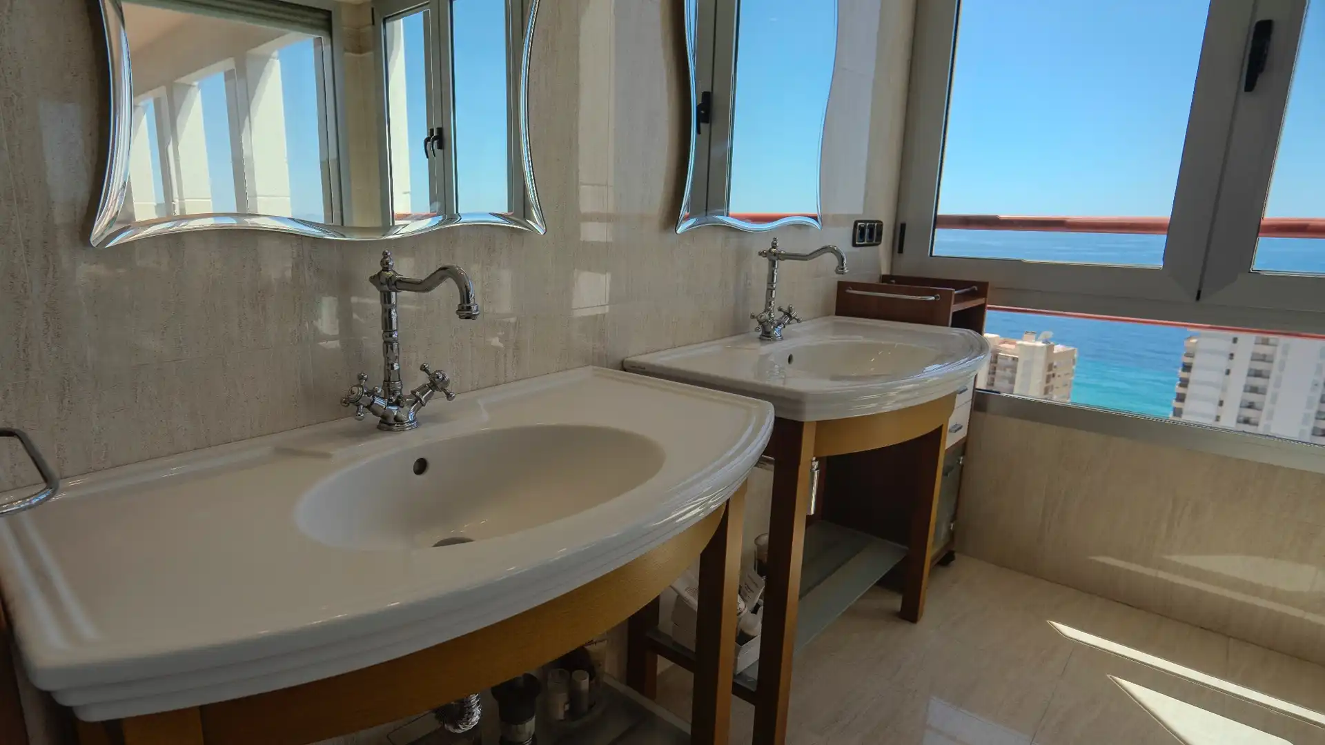 Bany de Àtic en venda en Benidorm amb Piscina, Moblat i Jacuzzi