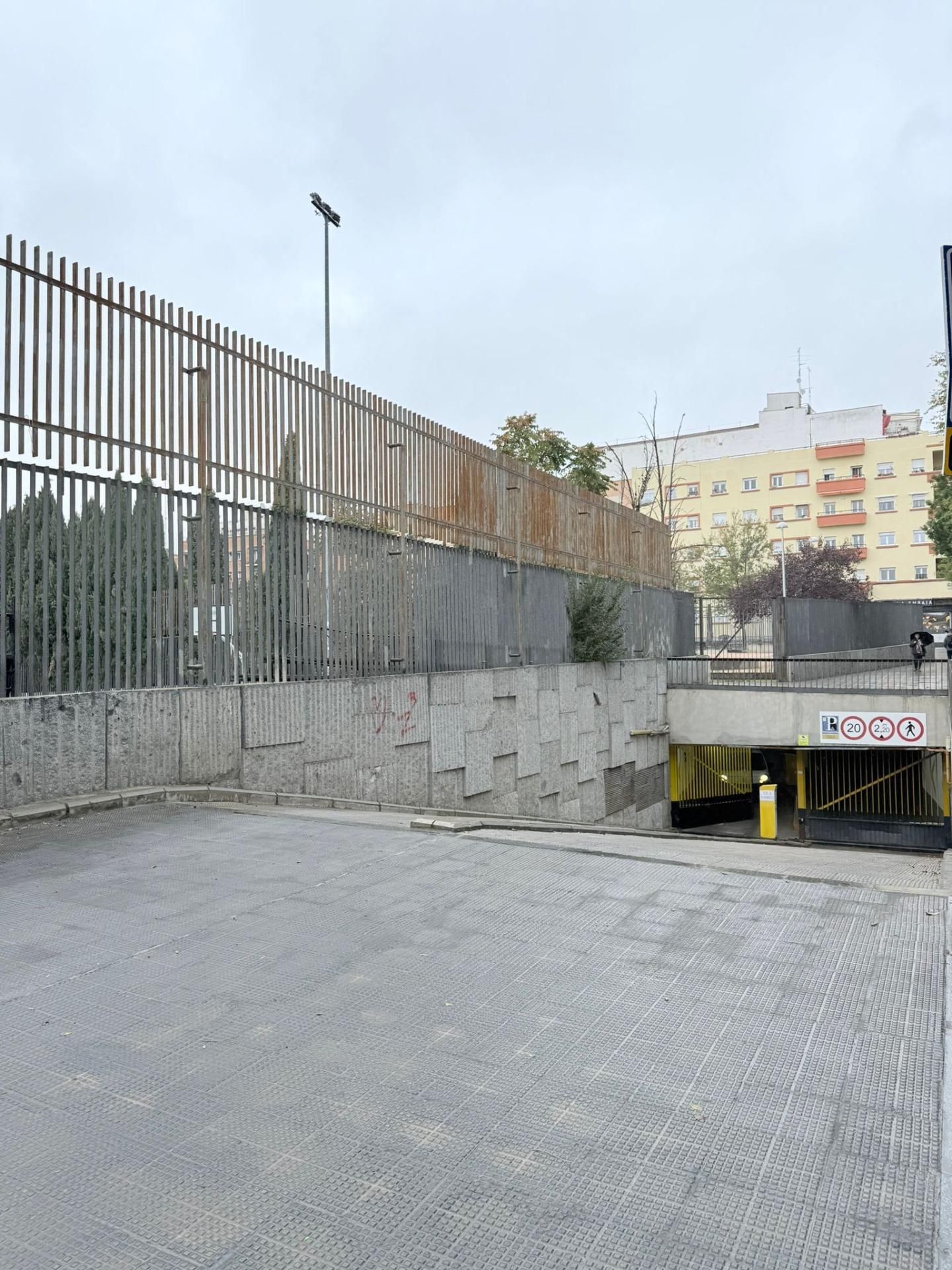 Exterior view of Garage to rent in  Madrid Capital